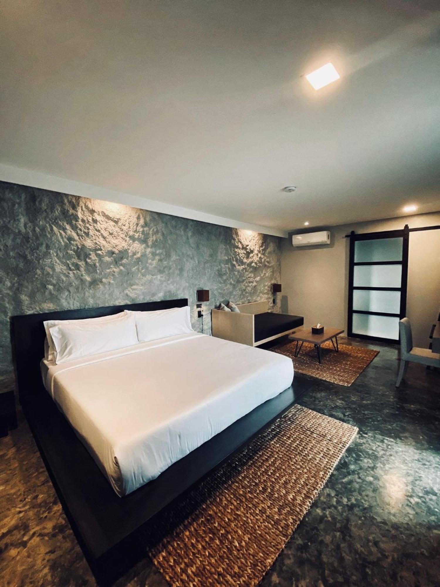 The Grey Inn Sarog Екстер'єр фото